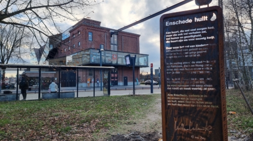 Enschede Huilt van Willem Wilmink geplaatst op Roombeek in Enschede Julian Vriend