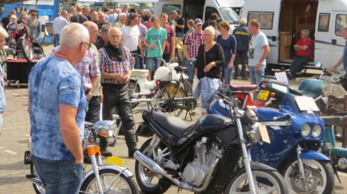 Weerselose Markt brommers en motoren