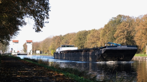 Binnenvaartschip twentekanaal hengelo henk ten harkel