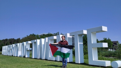 Letters UT met palestina vlag