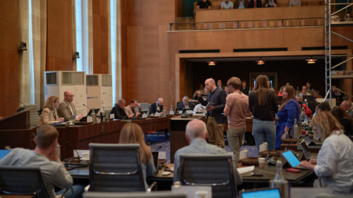 Raadszaal - gemeenteraad - interruptie