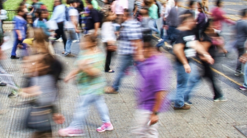 Stockphoto crowd straat mensen foto mauro mora 31 p Oduw ZGE unsplash