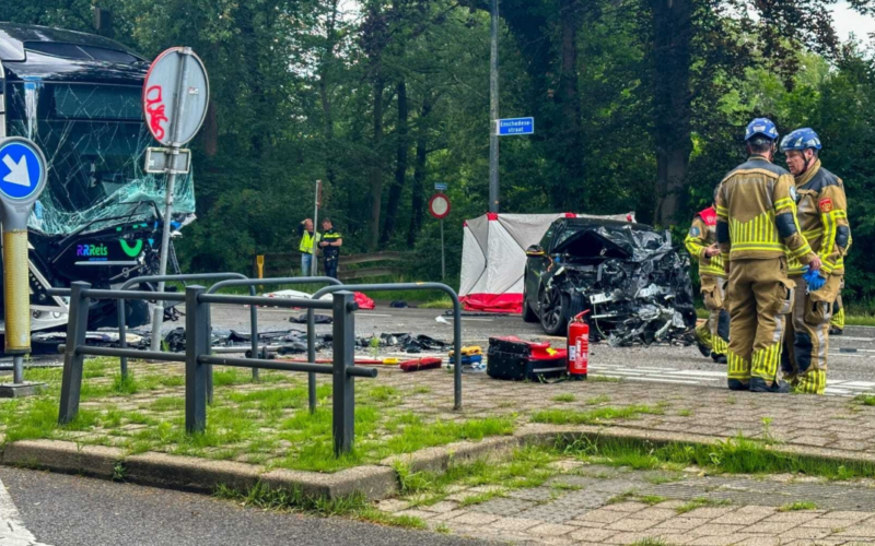 20240615 aanrijding enschedesestraat auto bus1