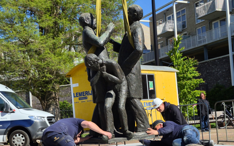 20260423 beeldengroep monument almelo