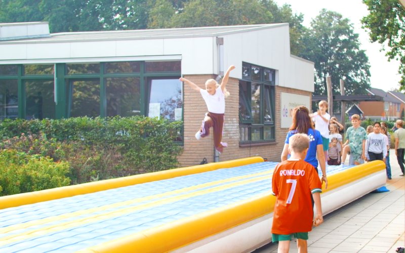 20261014 Nablijvers ONLINE 00 00 18 16 Still004