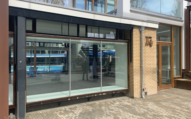 20230412 kiosk markt rooftopbar oplevering leeg IMG 4282