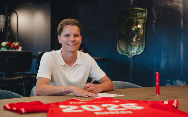 Jort Ribbert tekent contract bij FC Twente