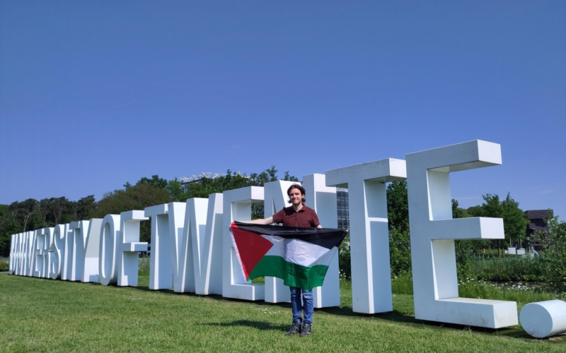 Letters UT met palestina vlag