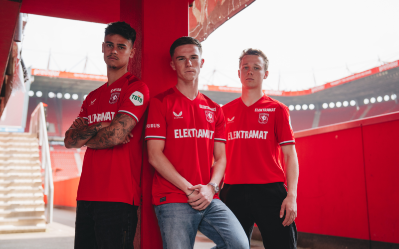 FC Twente spelers met het nieuwe tenue 2024 2025 FC Twente Media