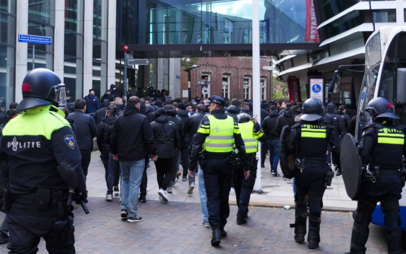 Fenerbahce supporters op het Van Heekplein Dennis Bakker News United