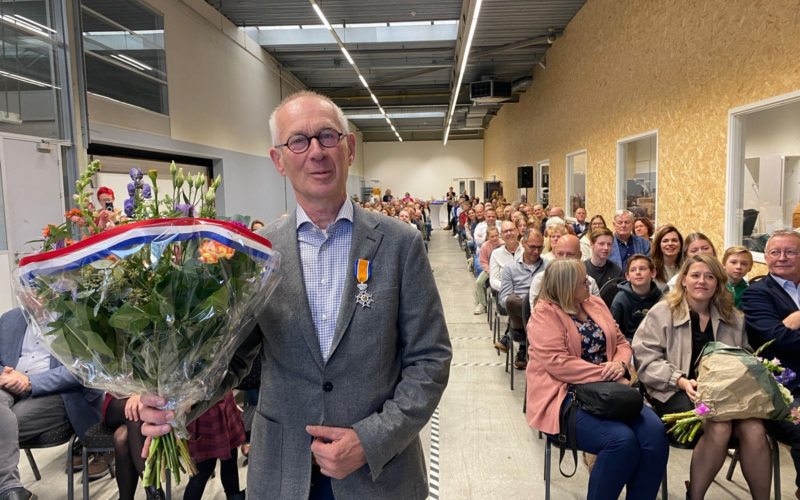 20241019 koninklijke onderscheiding ruud gardenbroek Enschede voedselbank