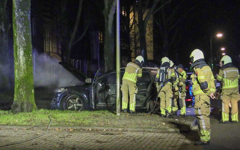 Auto uitgebrand in Enschede 23122024