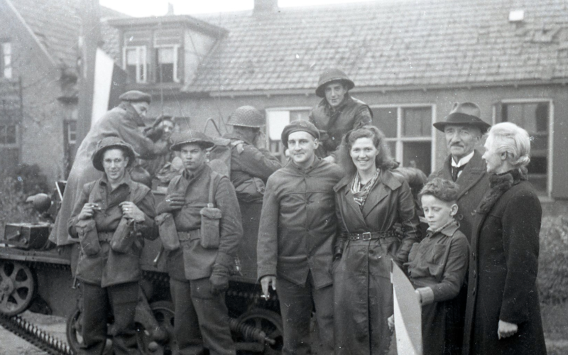 Bevrijding Overijssel Canadese militairen