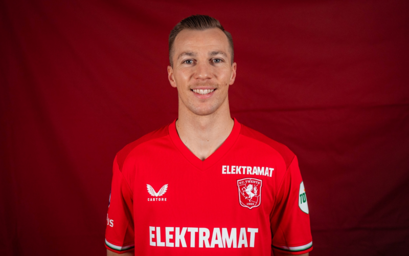 Arno Verschueren in FC Twente shirt