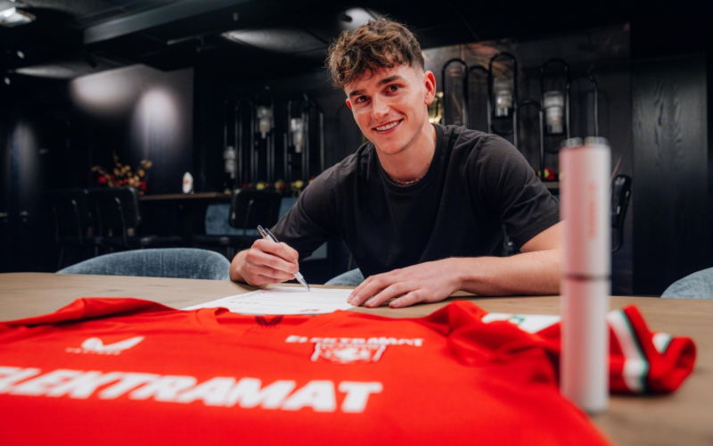 Taylor Booth tekent contract bij FC Twente FC Twente media 2