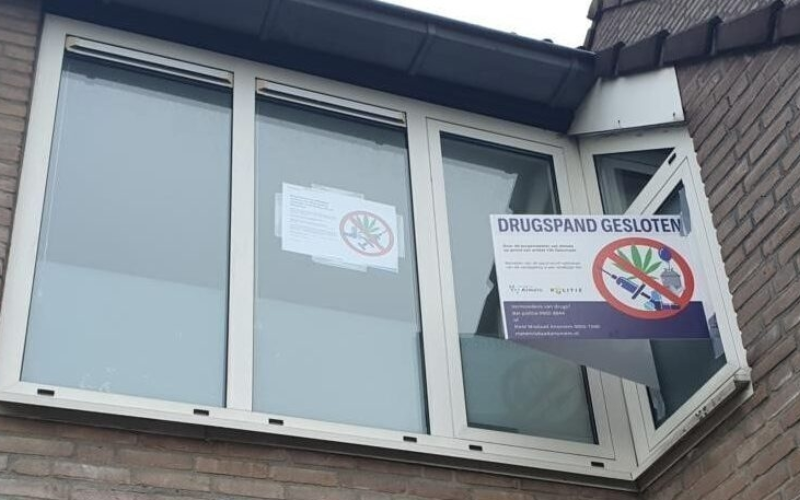 Drugspand gesloten makelaarsbord