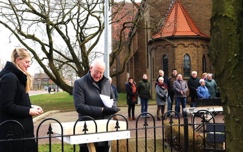 Vitrine 80 jaar vrijheid burgemeester 1