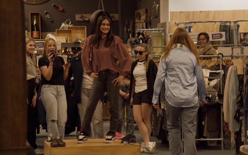 De studenten in actie tijdens de modeshow