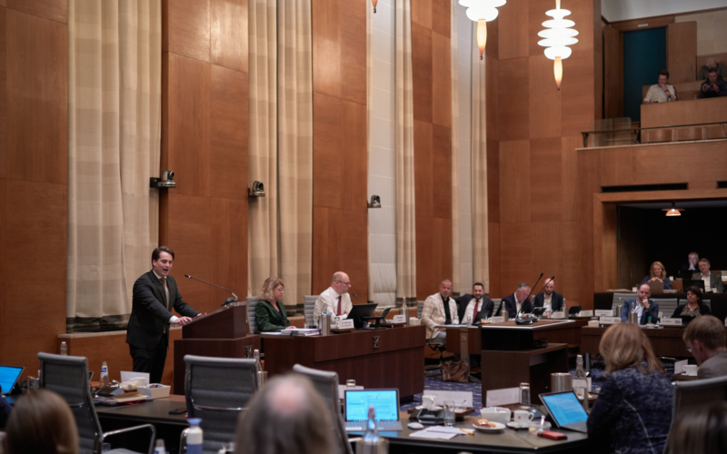 Hidde Heutink raadszaal c Ernst Bergboer