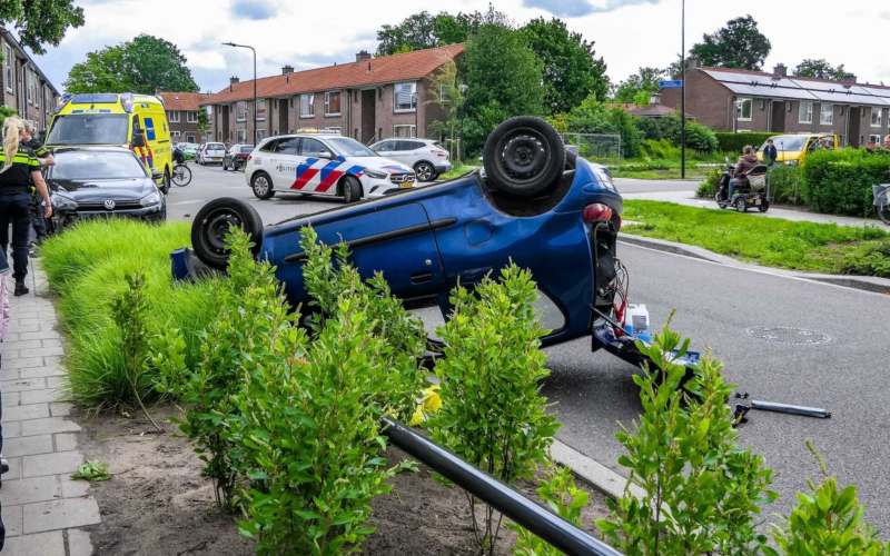 Ongeluk Wethouder Nijhuisstraat Enschede auto op de kop News United Dennis Bakker 06062025