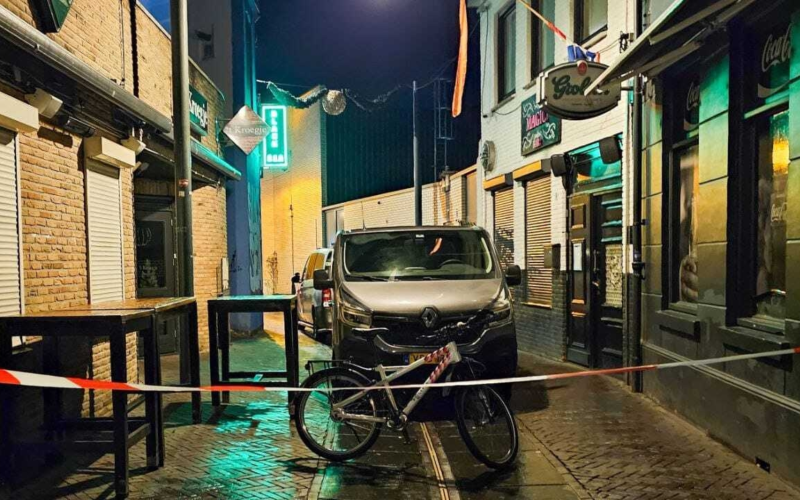 20231211 Politie inval coffeeeshop Enschede Stadsgravenstraat Black Se