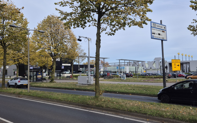 Flitspaal voor telefoons in Enschede Julian Vriend