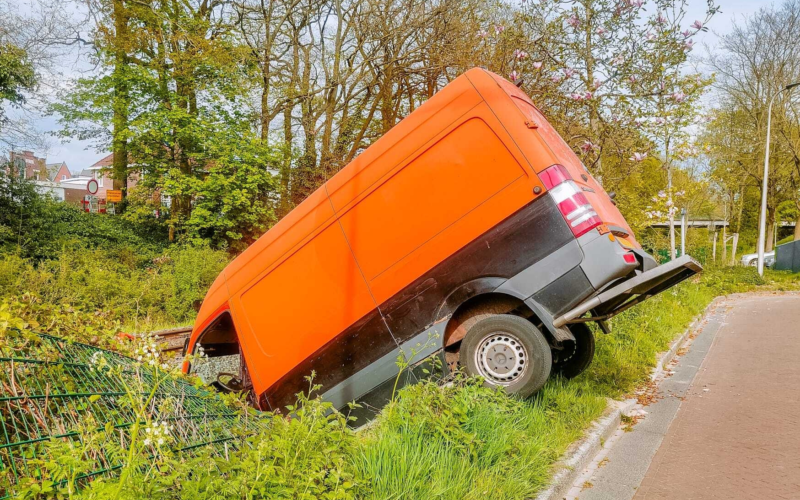 20260417 busje ongeluk Enschede News United Dennis Bakker