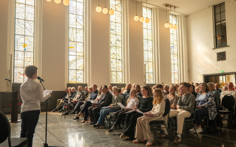 Bijeeenkomst struikelstenen stadhuis enschede 20260510 01