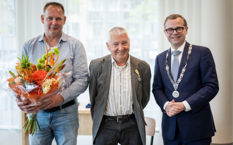 Lintjes alsnog voor twee Almeloers