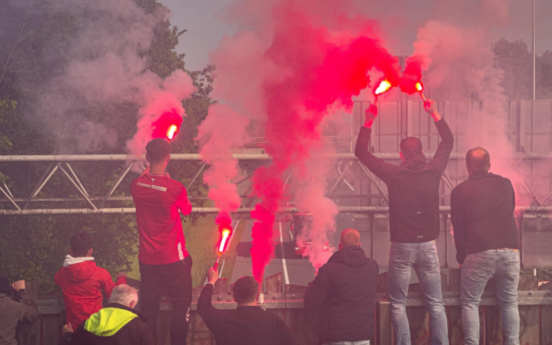 Uitzwaai actie FC Twente PSV Azelo 3 foto Niels Wesselink