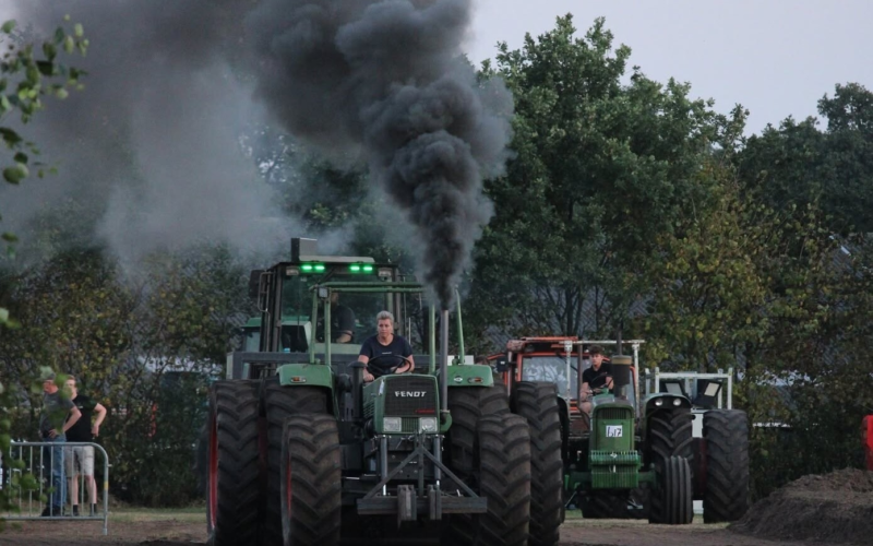 TTF trekker rookwolk liggend