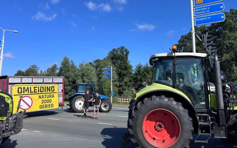 Boeren op de N35 rtv Oost