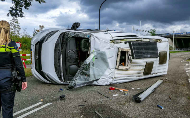 20260830 ongeval Boekelosestraat Usselo Boekelo camper 01