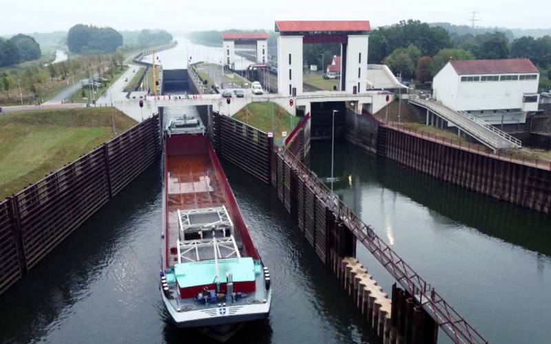 260904 sluis eefde OOST