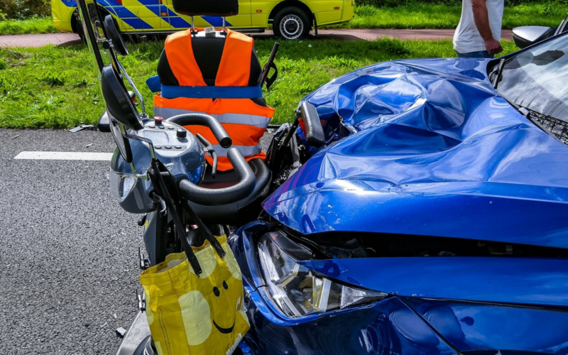 20260909 Usselerrondweg ongeval scootmobiel auto 2