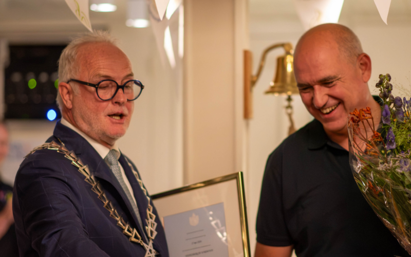 Gerard van den Hengel en Wilco Slotboom Erepenning Haaksbergse Harmonie 125 jaar