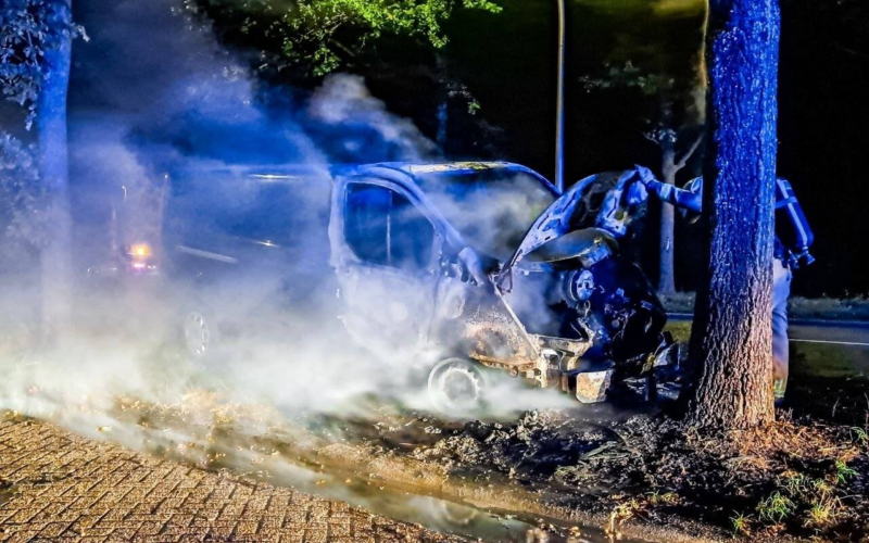 Busje in brand Wierdensestraat Almelo 29 september 2026