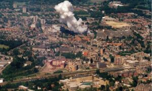 vuurwerkramp - luchtopname vanaf de parkweg