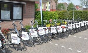 10550 2014 04 24 24 fietsen op een rij DSC 0415