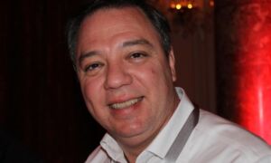 13934 8 8 2013 Luis Ceneviz Apollo V