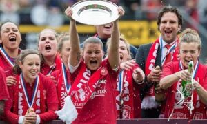 18457 Voetbal Q U auto auto c651 c370 q95 twentevrouwen