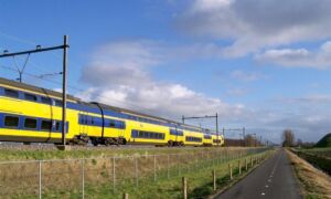 195865 Intercity bij Zevenhuizen