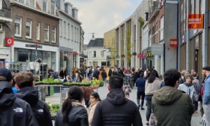 20210501 drukte in enschede - winkelstraat - Kalanderstraat - winkelen