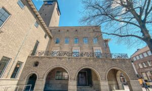 20210526 COEN KRUKKERT GEMEENTEHUIS ENSCHEDE EI VAN CO GEMEENTEHUIS BINNENSTAD STADSHUIS 2022 04 16 113232 fale