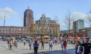 20210530 COENKRUKKERT ENSCHEDE VAN HEEK PLEIN VANHEEKPLEIN ALPHA TOREN BINNENSTAD WINKELEN MENSEN MARKT