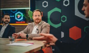20220309 ITV80 partijgesprekken 1402 gast VVD Jeroen Diepemaat en Malkis Jajan CLEAN