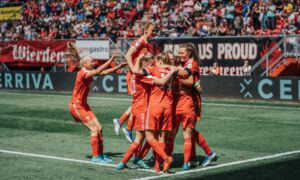 20220514 FCTWENTE VROUWEN OFFICEUS KAMPIOEN GROLSCH VESTE PSV FEESTENDE SPELERS FOTO STEF HEERINK 3