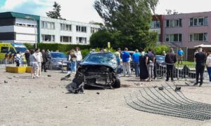 20220527 Ongeval Het Riet auto schoolplein 2