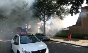 20220819 Schuurbrand Twickelerbos straat rook News United Dennis Bakker