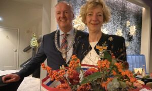 20221126 Tineke Duijts Ridder Oranje Nassau met Arjan Kampman foto 1 Twente Niels Veurink